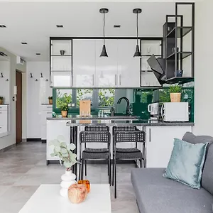 Superapart Saska 48a, Sleek 6th-floor With Balcony & Elevator Access Apartament